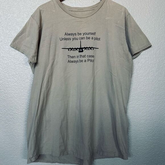 Aviator Pilot Airplane Graphic Hanes T-Shirt XL - Picture 2 of 5